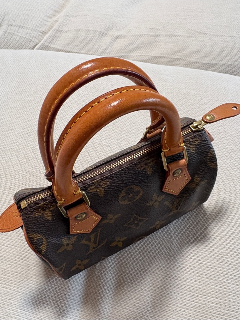 Authentic Louis Vuitton Mini Speedy
This is the mini, not the nano. 🤗
No strap - Picture 2 of 13